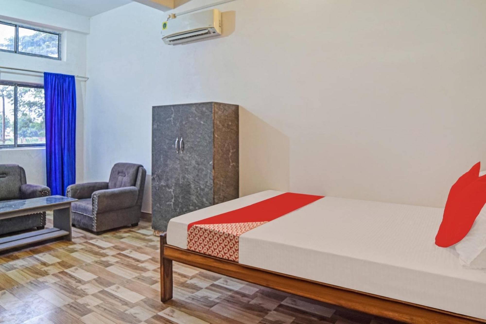 Spot On Jp Guest House Kaharpara Extérieur photo