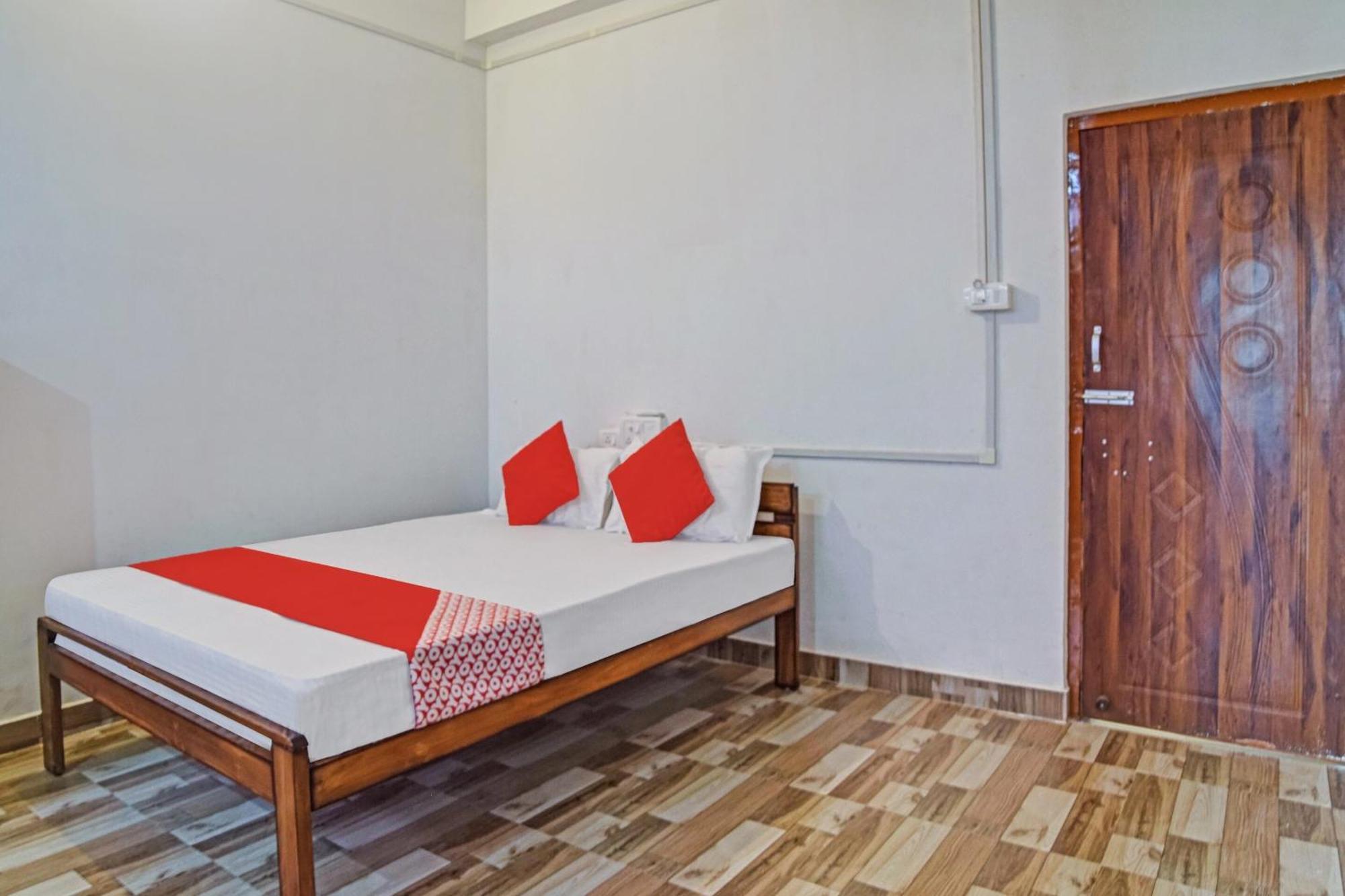 Spot On Jp Guest House Kaharpara Extérieur photo