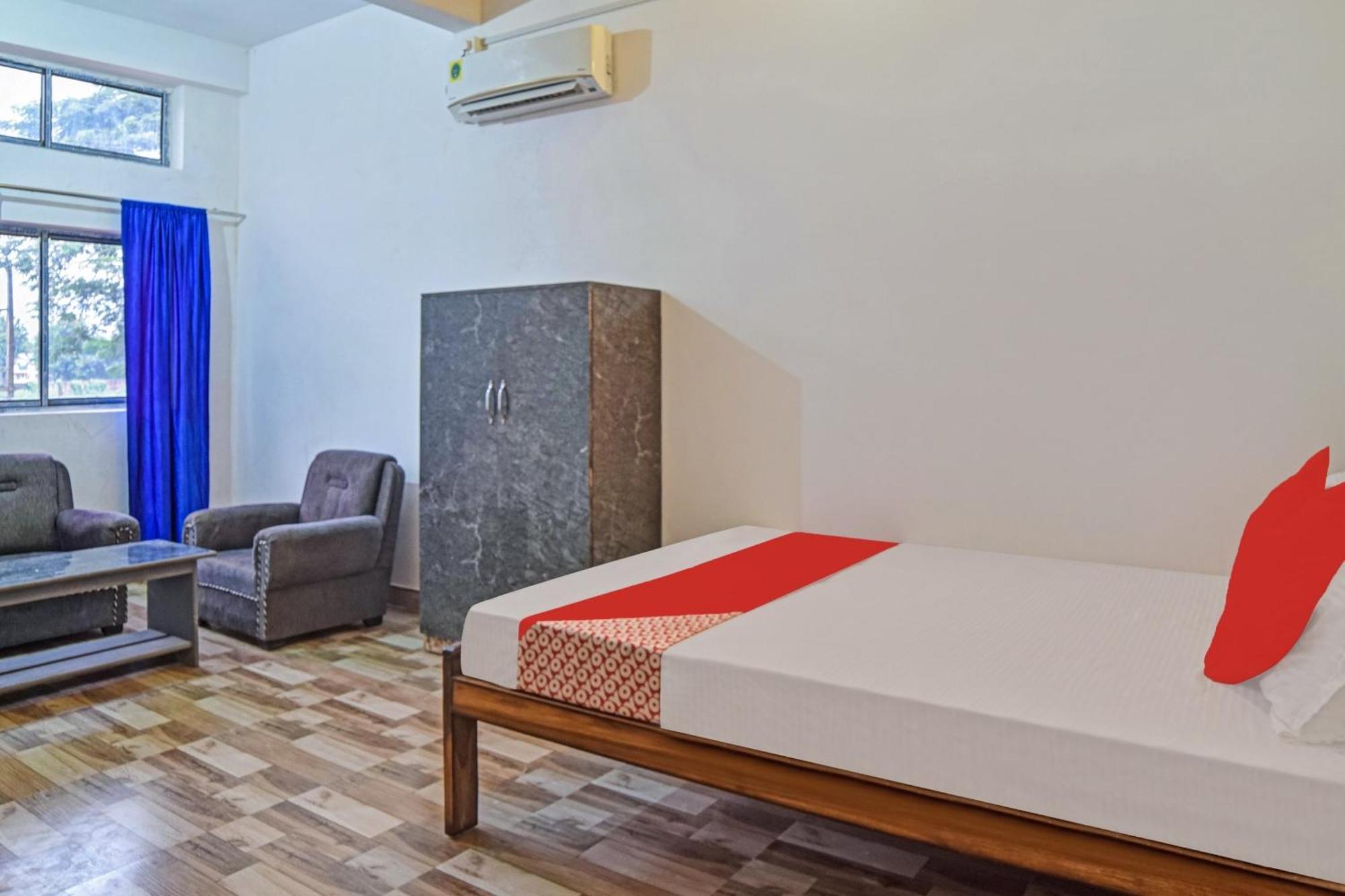 Spot On Jp Guest House Kaharpara Extérieur photo